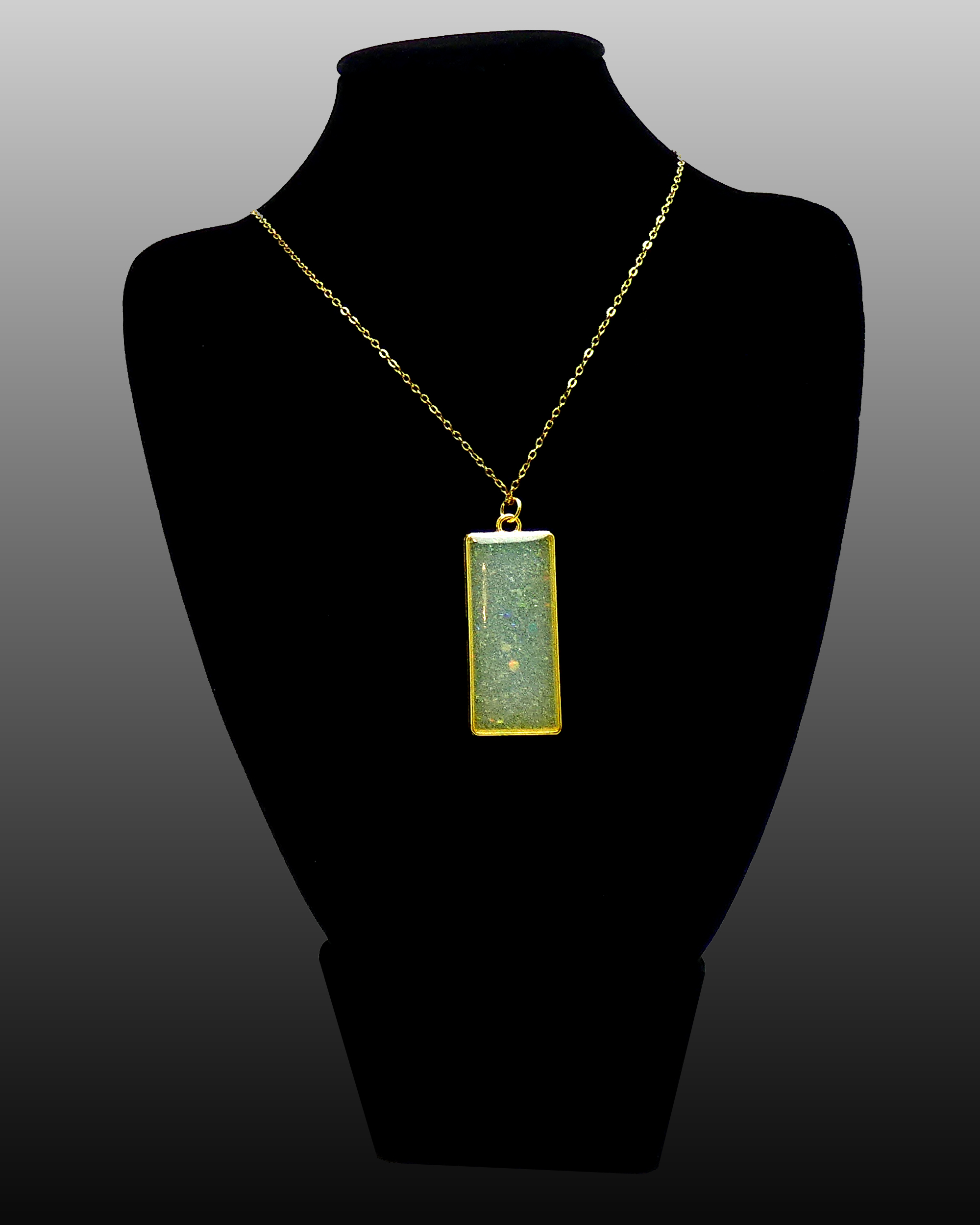 Goudkleurige Ketting met Jade Groene Rechthoek en Glitters - Afbeelding 2