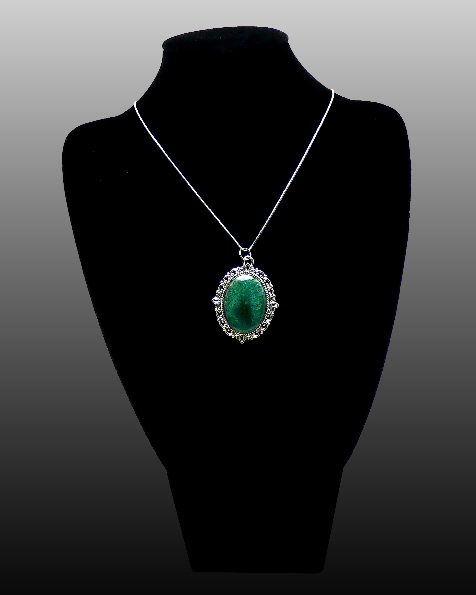 Zilverkleurige Ketting en Medaillon met Bosgroen Mica Effect - Afbeelding 2