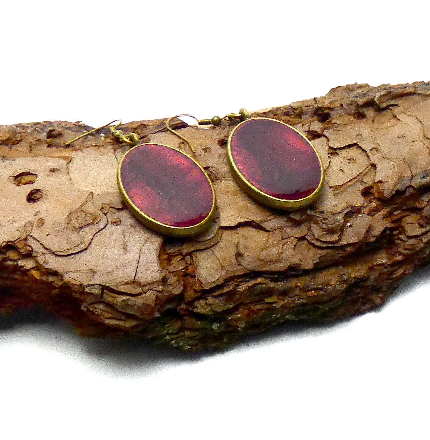 Bronskleurige Ovale Oorbellen met Kersenrood en Mica Effect