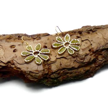 Goudkleurige Bloemen Oorbellen met Olijfgroen en Klassiek Goud