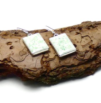 Zilverkleurige Rechthoek Oorbellen met Wit en Groene Glitters