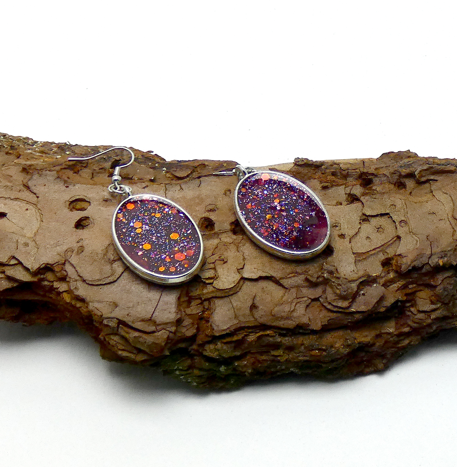 Zilver Ovale Oorbellen met Donkerrood en Glitter